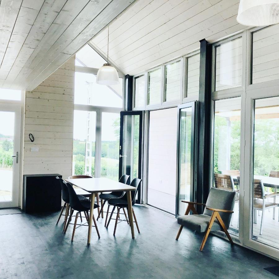 Wine & Space Lodge At Lake Balaton Балатонлеле Екстериор снимка