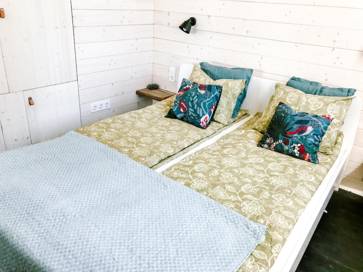 Wine & Space Lodge At Lake Balaton Балатонлеле Екстериор снимка